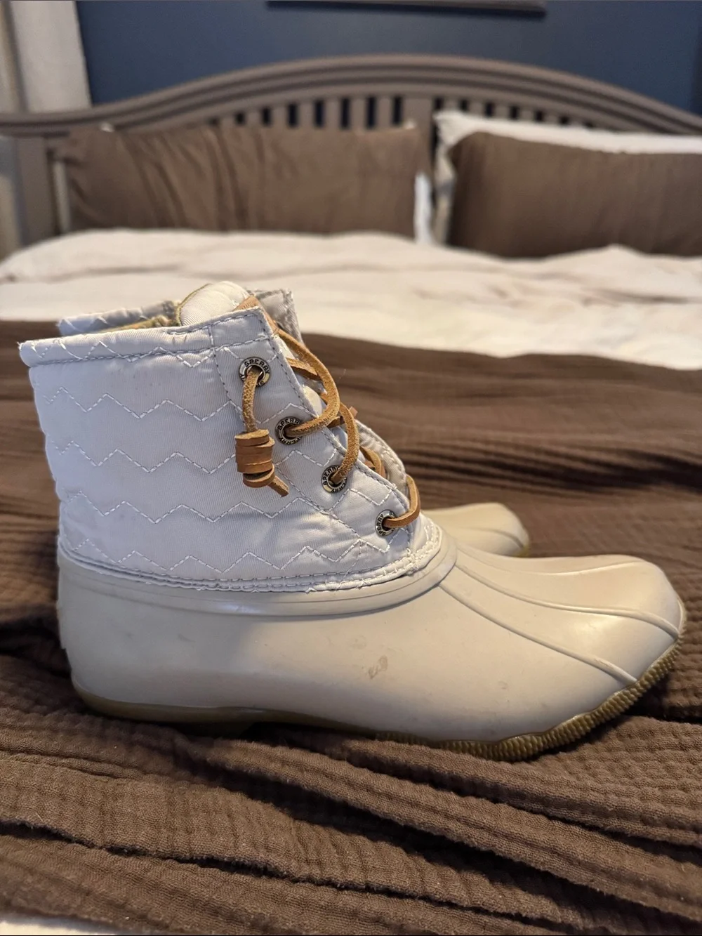 Sperry Quilted Beige Duck Boots with Tan Laces W7.5